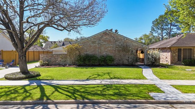 7619 Westwind Lane, Houston, TX 77071