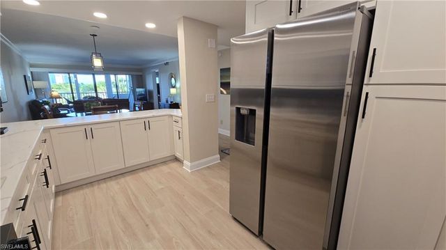 12945 Vanderbilt DR 402, Naples, FL 34110