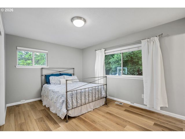 2800 RAINIER Pl, West Linn, OR 97068