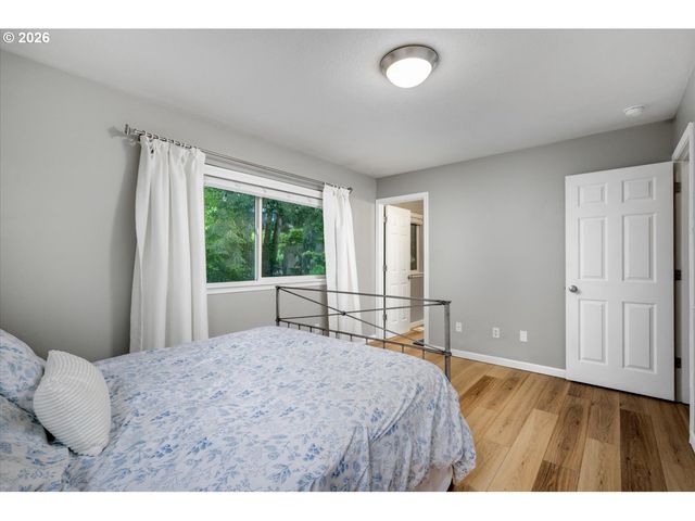 2800 RAINIER Pl, West Linn, OR 97068