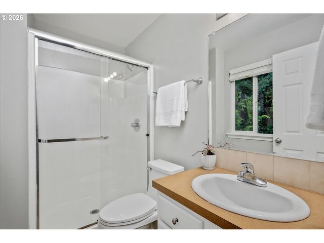 2800 RAINIER Pl, West Linn, OR 97068