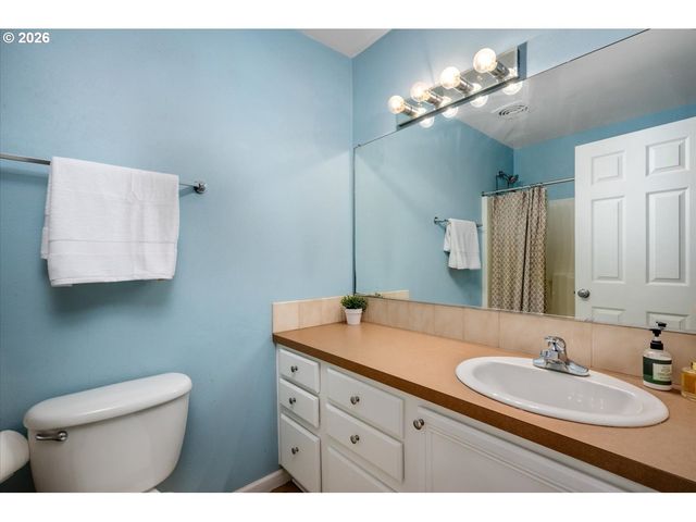 2800 RAINIER Pl, West Linn, OR 97068