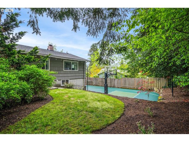 2800 RAINIER Pl, West Linn, OR 97068