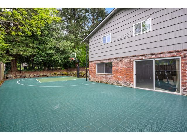 2800 RAINIER Pl, West Linn, OR 97068