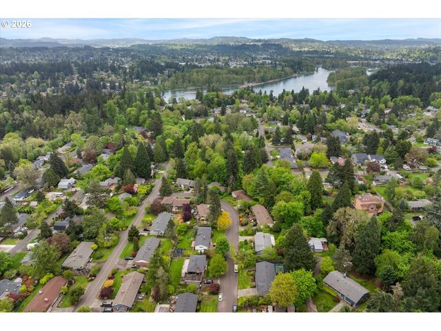 2800 RAINIER Pl, West Linn, OR 97068