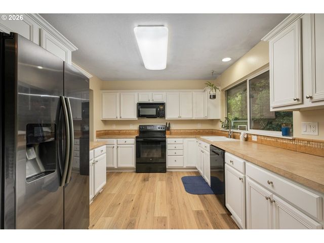 2800 RAINIER Pl, West Linn, OR 97068