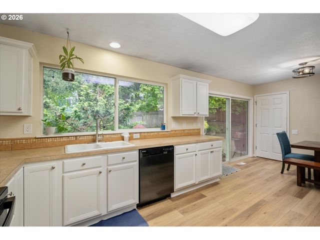 2800 RAINIER Pl, West Linn, OR 97068