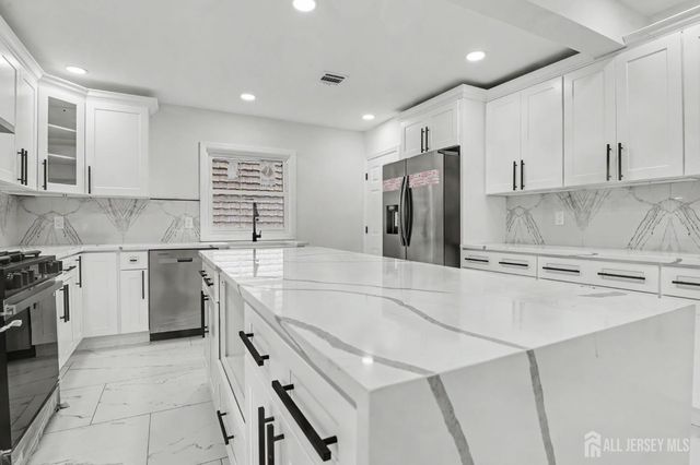 1433 Dogwood Drive, Piscataway, NJ 08854