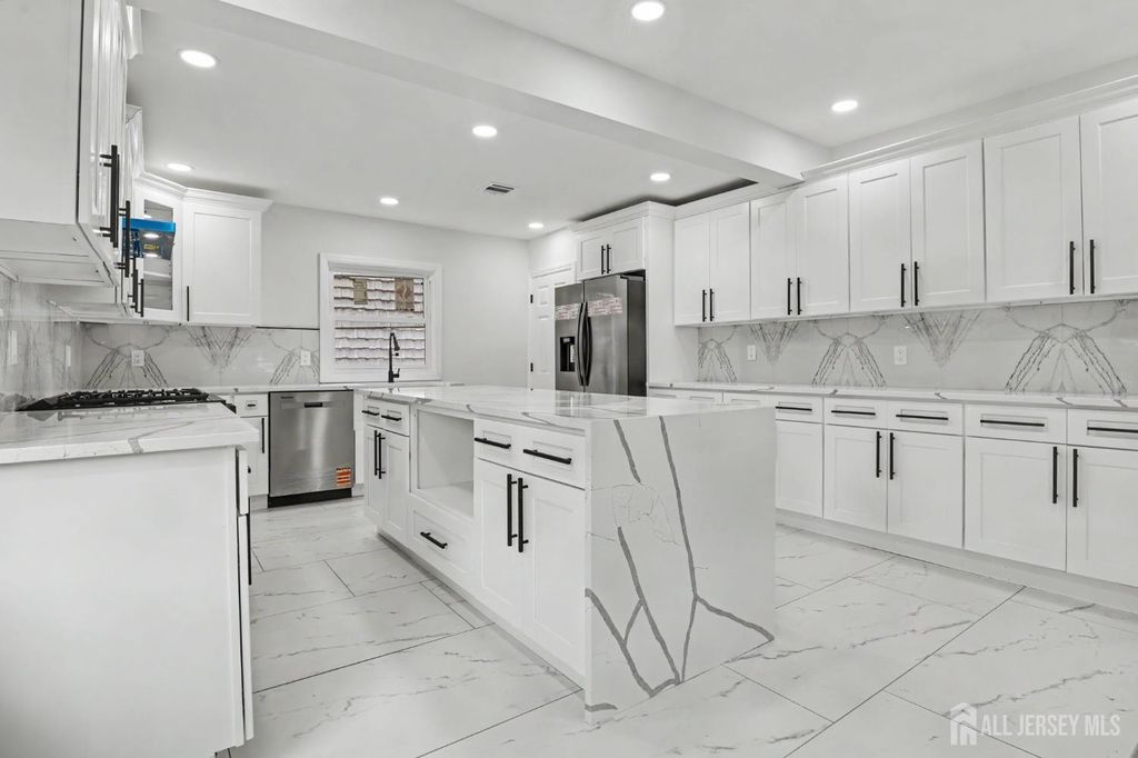1433 Dogwood Drive, Piscataway, NJ 08854