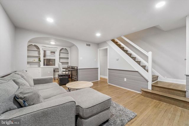 332 SPRINGTON RD, Upper Darby, PA 19082