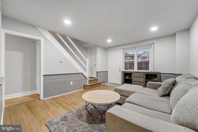 332 SPRINGTON RD, Upper Darby, PA 19082