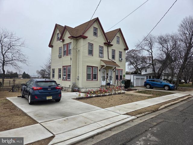 214 BILLINGSPORT RD, Paulsboro, NJ 08066