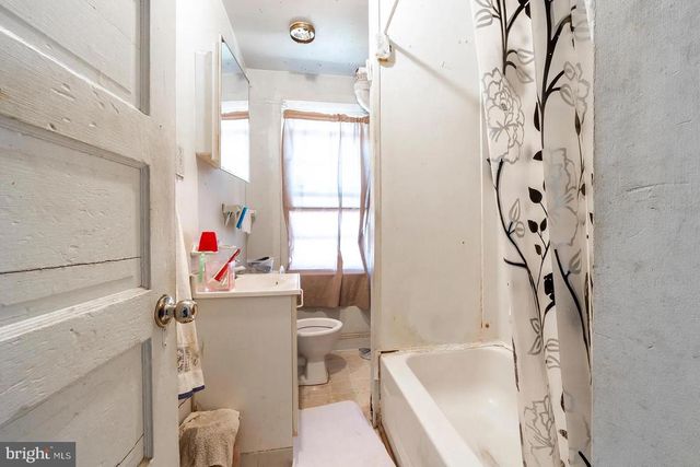 214 BILLINGSPORT RD, Paulsboro, NJ 08066