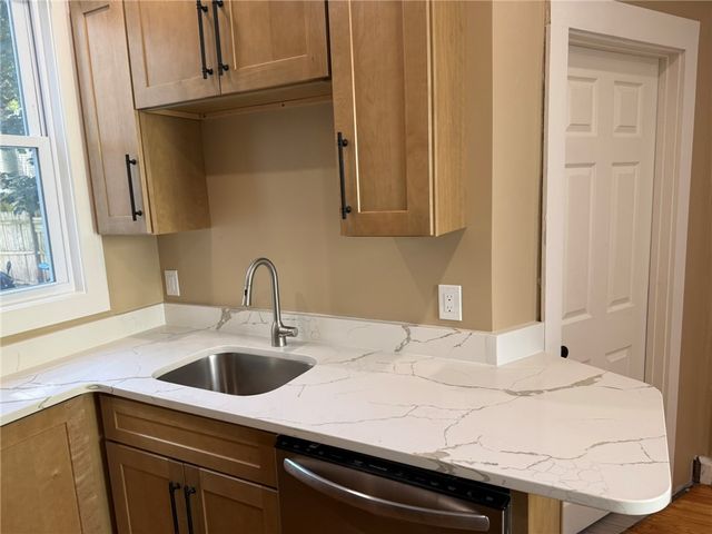 33 Ann Street 1, Newport, RI 02840