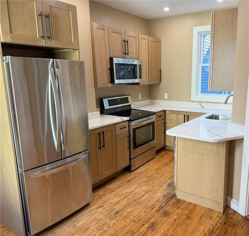 33 Ann Street 1, Newport, RI 02840