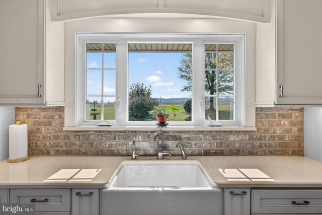 185 BLACK MATT RD, Douglassville, PA 19518