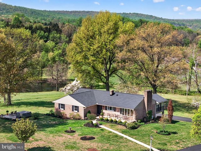 185 BLACK MATT RD, Douglassville, PA 19518