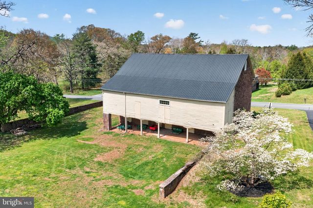 185 BLACK MATT RD, Douglassville, PA 19518