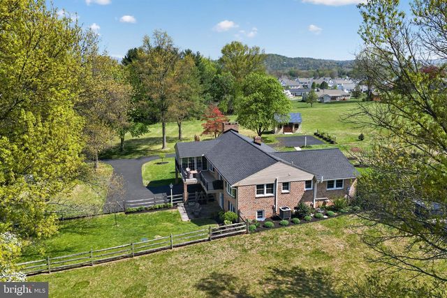 185 BLACK MATT RD, Douglassville, PA 19518
