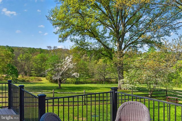 185 BLACK MATT RD, Douglassville, PA 19518