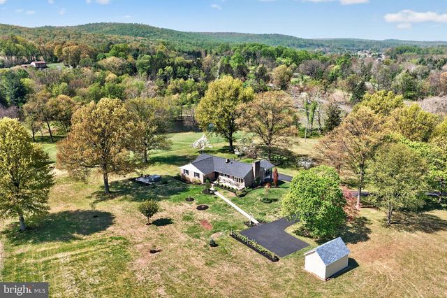185 BLACK MATT RD, Douglassville, PA 19518