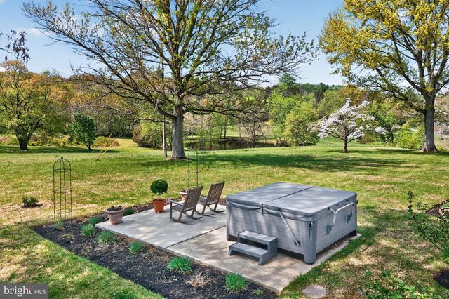 185 BLACK MATT RD, Douglassville, PA 19518