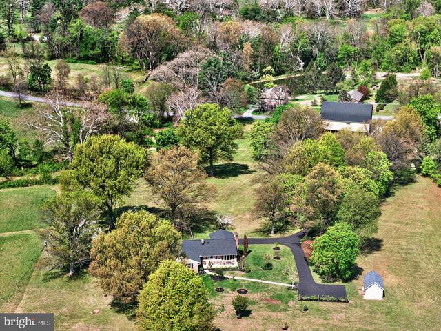 185 BLACK MATT RD, Douglassville, PA 19518