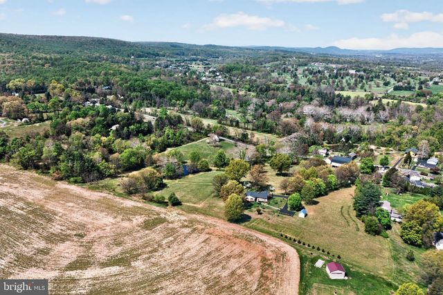 185 BLACK MATT RD, Douglassville, PA 19518