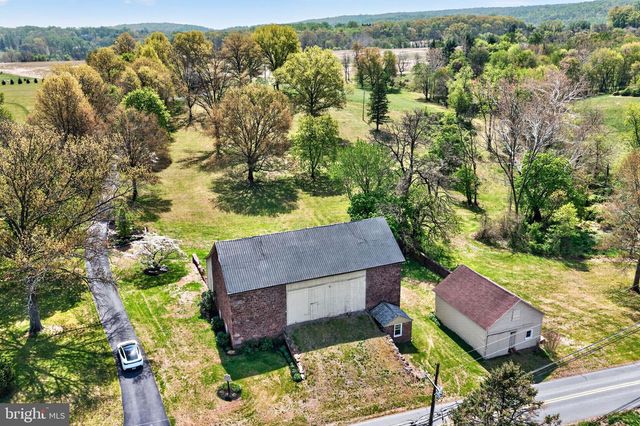 185 BLACK MATT RD, Douglassville, PA 19518