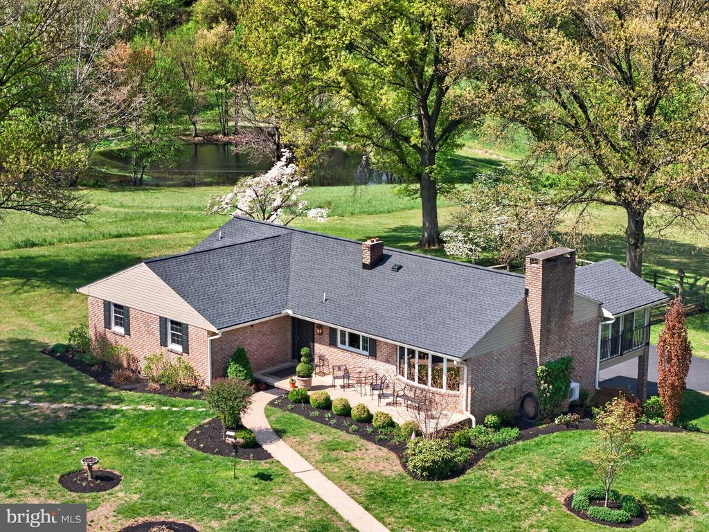 185 BLACK MATT RD, Douglassville, PA 19518