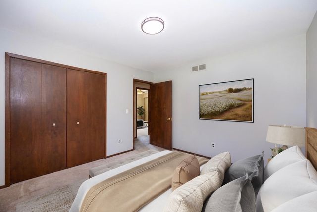476 Coldiron Drive, Rochester Hills, MI 48307