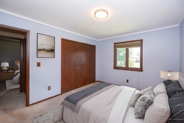 476 Coldiron Drive, Rochester Hills, MI 48307