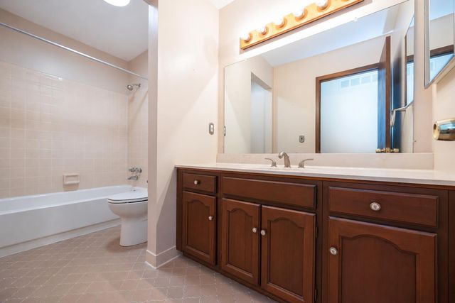 476 Coldiron Drive, Rochester Hills, MI 48307