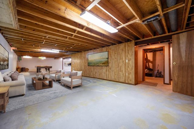 476 Coldiron Drive, Rochester Hills, MI 48307