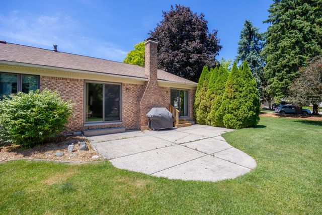 476 Coldiron Drive, Rochester Hills, MI 48307