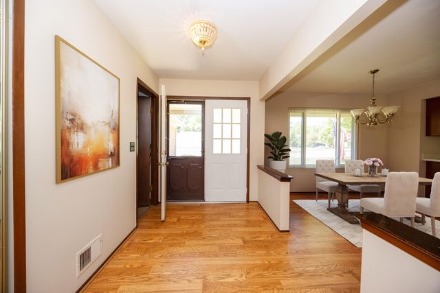 476 Coldiron Drive, Rochester Hills, MI 48307