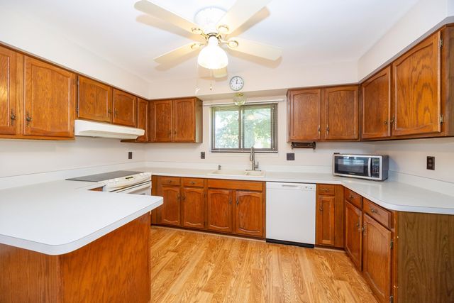 476 Coldiron Drive, Rochester Hills, MI 48307