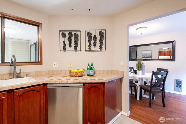 12221 100th Avenue NE #B101, Kirkland, WA 98034