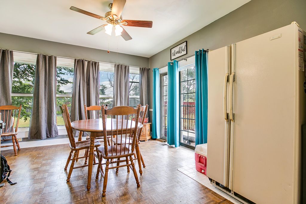 Image 15 of property listing at 205 N 9th Street, Ballinger, TX 76821