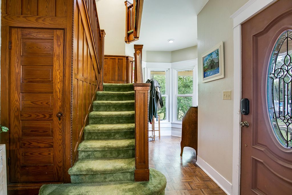 Image 6 of property listing at 205 N 9th Street, Ballinger, TX 76821