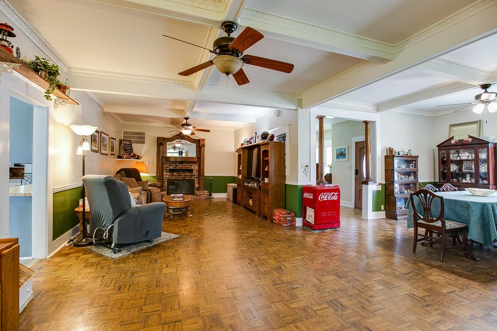 Image 9 of property listing at 205 N 9th Street, Ballinger, TX 76821