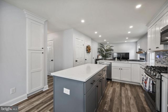 14 KRISTOPHER DR, Hamilton, NJ 08620