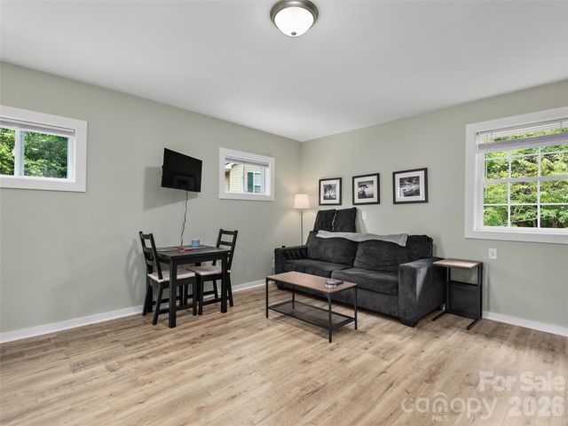 64 Springside Road, Asheville, NC 28803