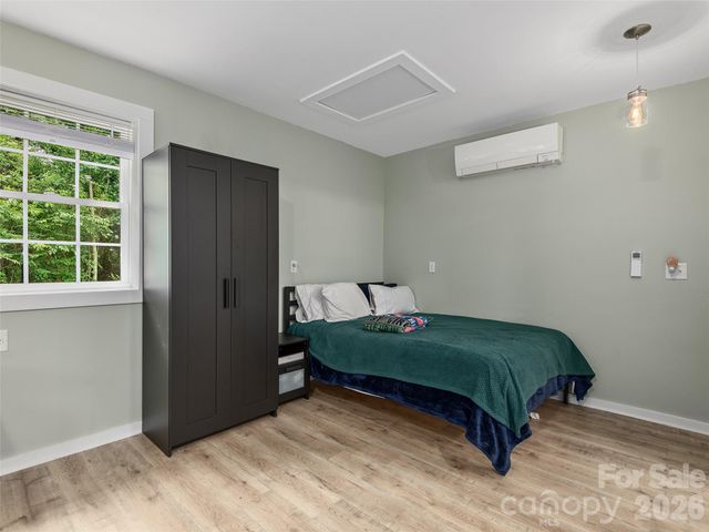 64 Springside Road, Asheville, NC 28803