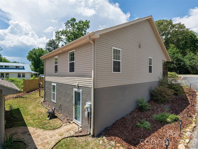 64 Springside Road, Asheville, NC 28803