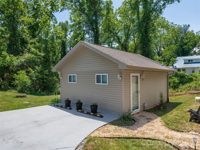 64 Springside Road, Asheville, NC 28803