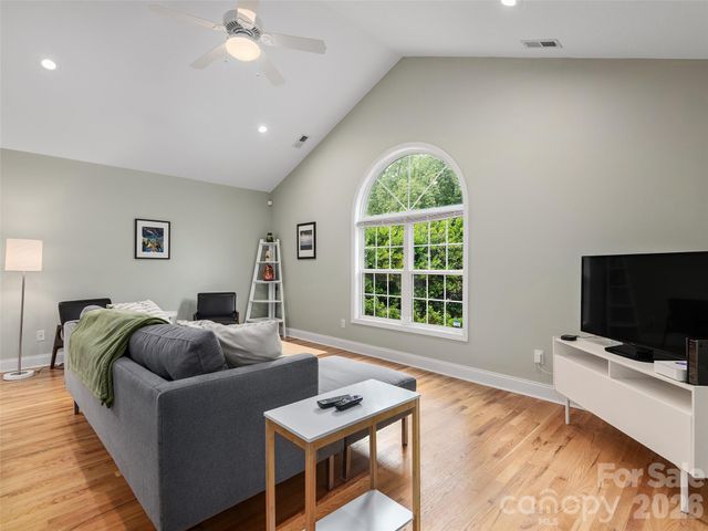 64 Springside Road, Asheville, NC 28803