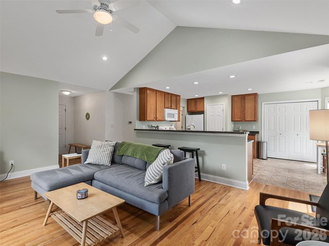 64 Springside Road, Asheville, NC 28803