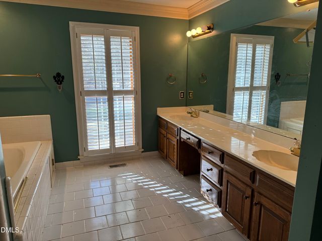 2100 Neuse Colony Drive, Clayton, NC 27527