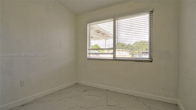 4250 SW 39th St, West Park, FL 33023